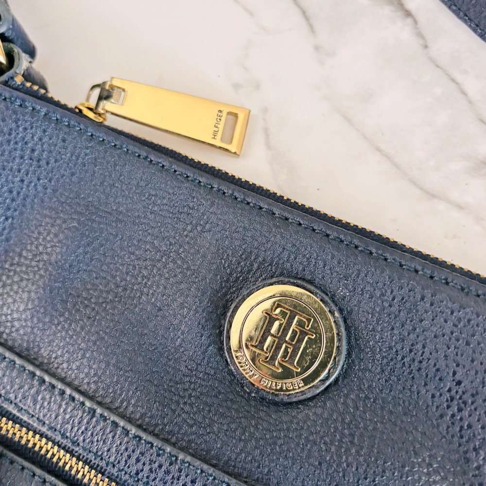 Tommy Hilfiger Navy‎ Crossbody Bag - Picture 4 of 11